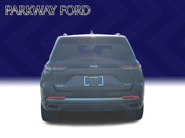 Used 2024 Gray Jeep Summit Reserve image 4