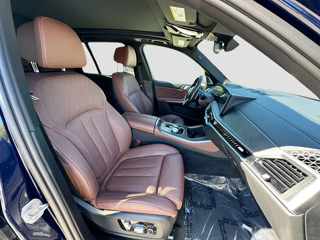 Used 2024 Blue BMW M60i image 26