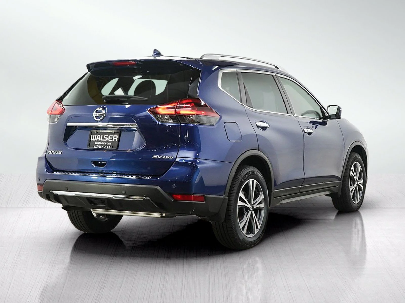 Used 2019 Caspian Blue Metallic Nissan SV image 5