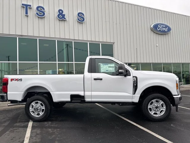New 2026 White Ford XLT image 2