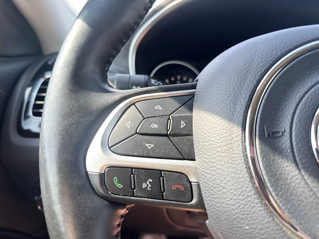 Used 2018 White Jeep Latitude image 14