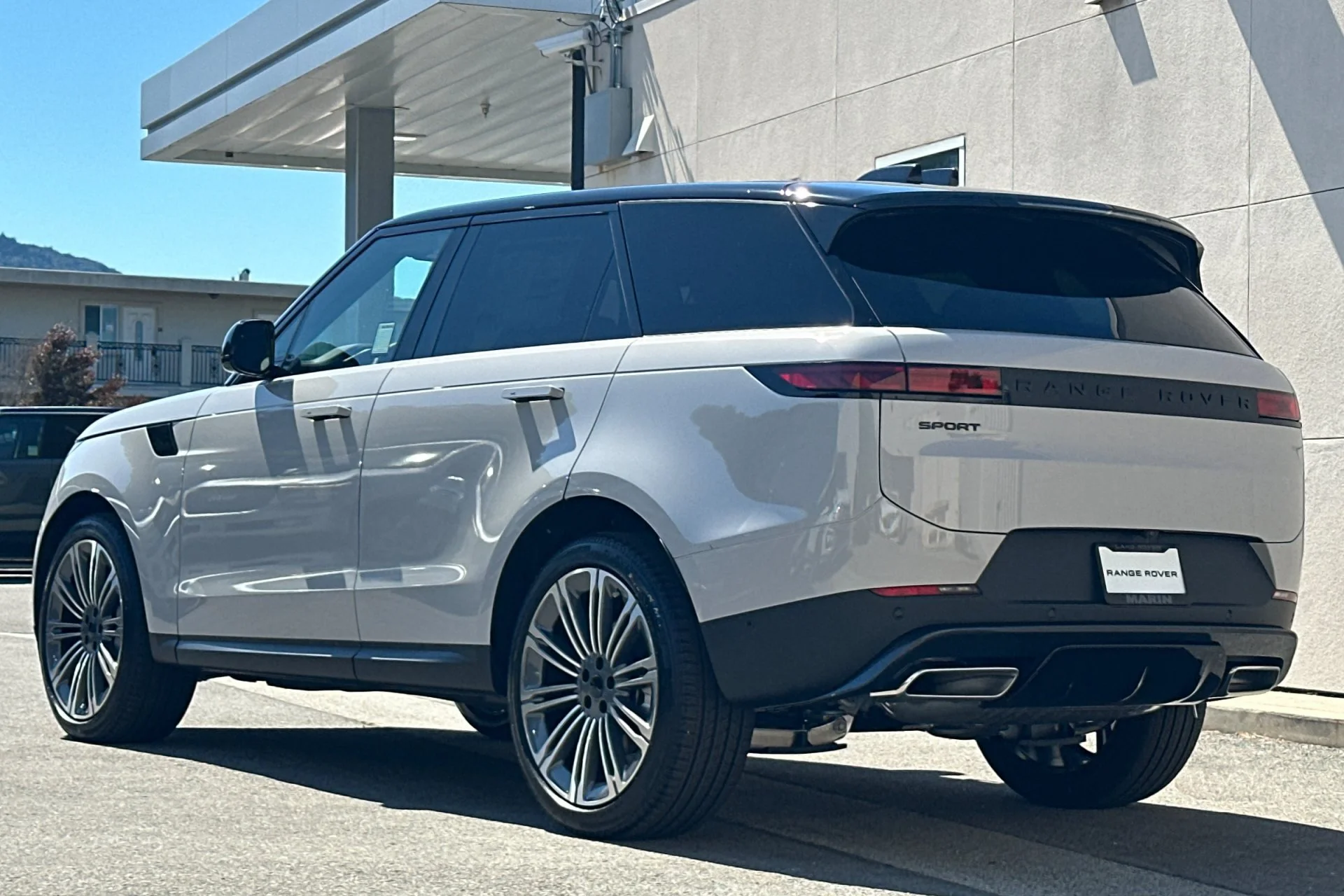 New 2026 Borasco Grey Land Rover SE image 6