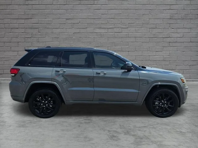 Used 2021 Gray Jeep Laredo X image 6