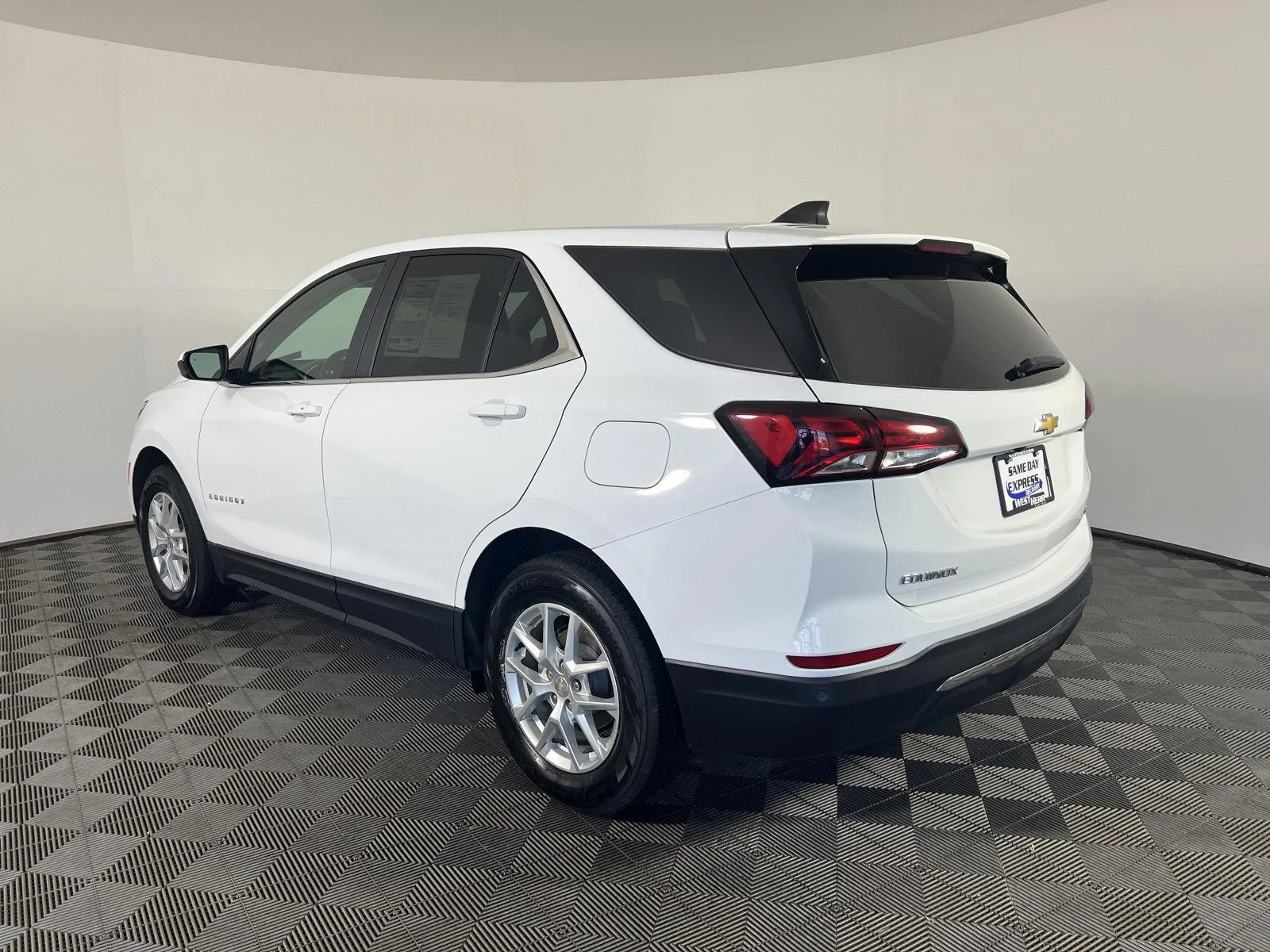 Used 2023 Summit White Chevrolet LT image 5