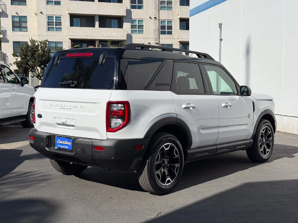 Used 2025  Ford Outer Banks image 7