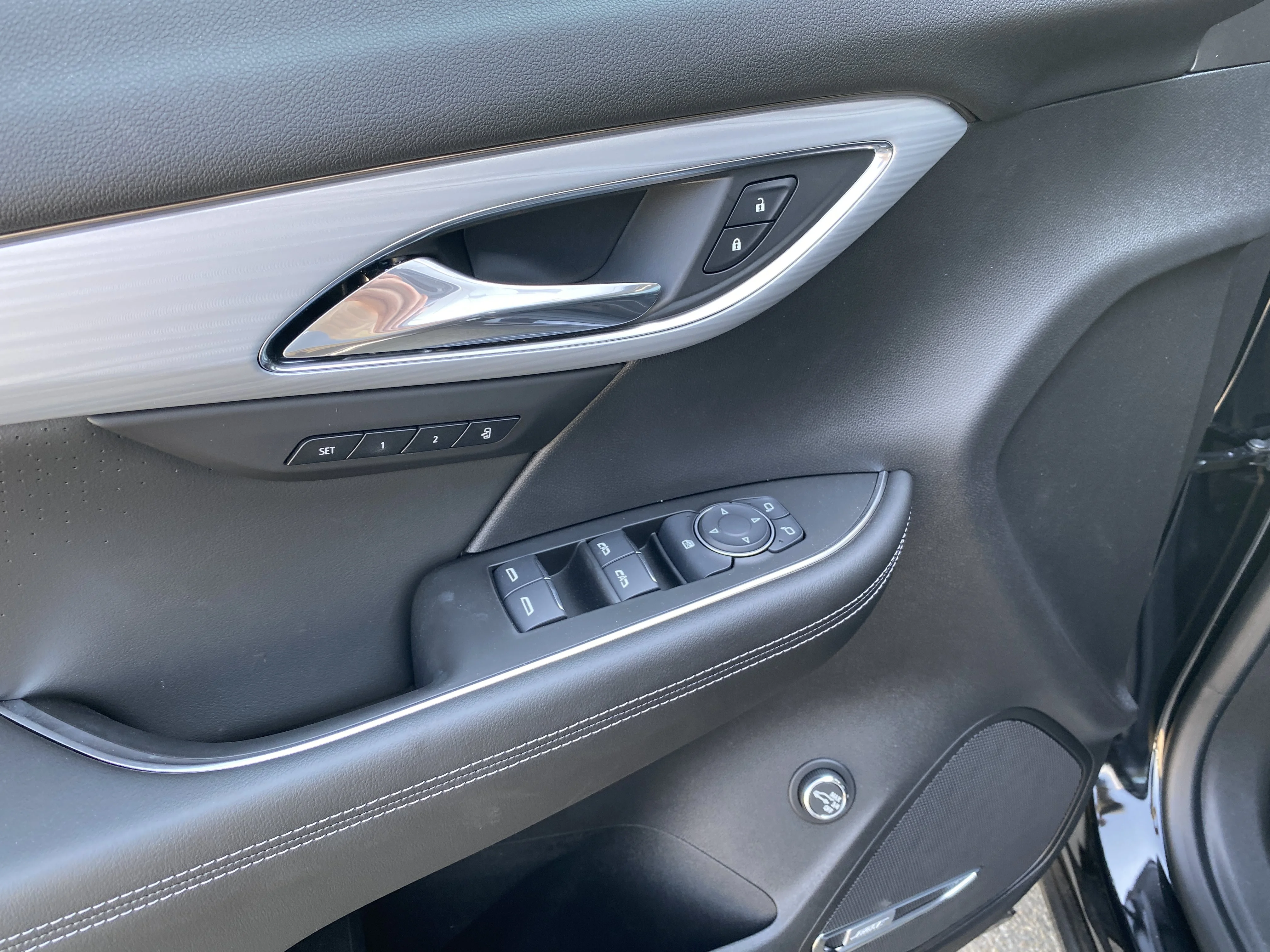 New 2026 EBONY TWILIGHT METALLIC Buick Avenir image 26