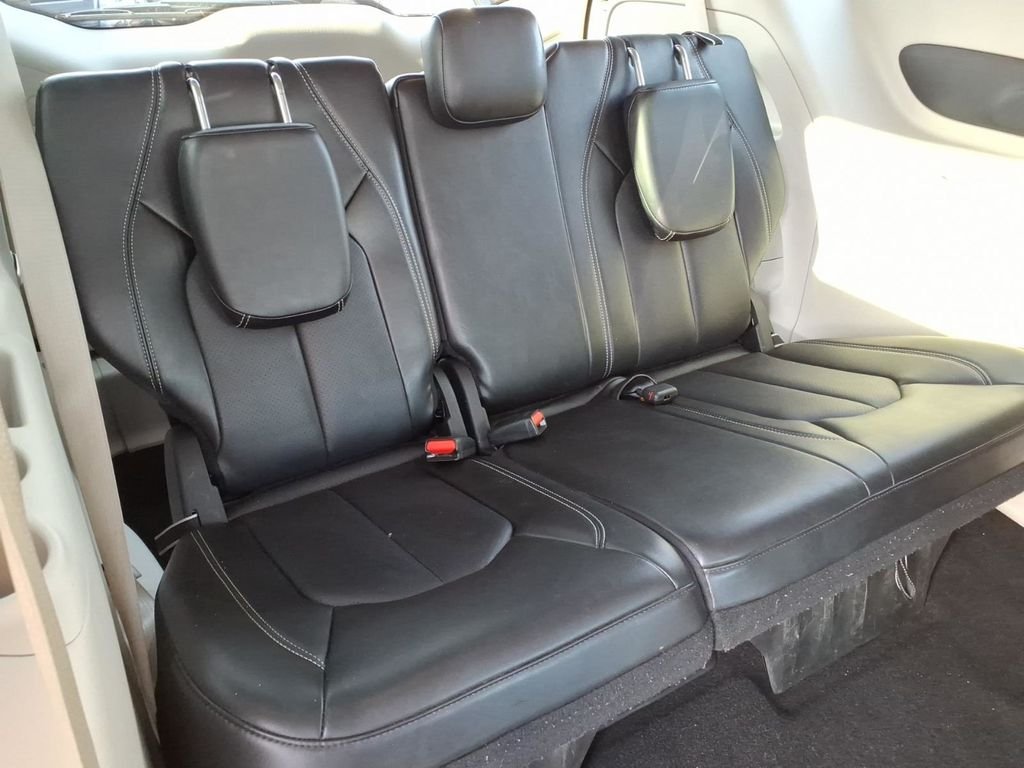 Used 2024 Silver Mist Clearcoat Chrysler Touring L w/heated leather seats image 28