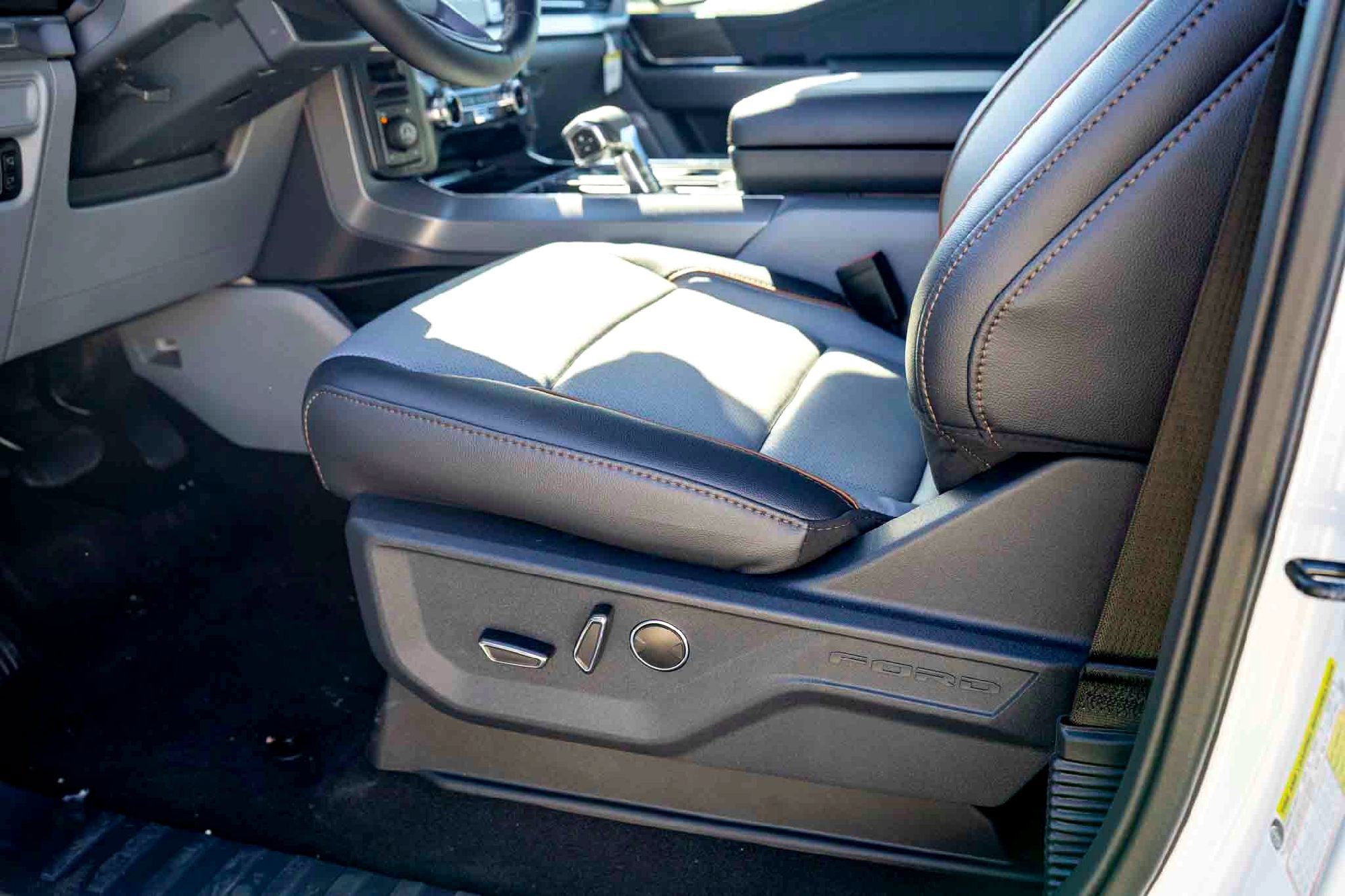 New 2025 Star White Metallic Tri-Coat Ford LARIAT image 11