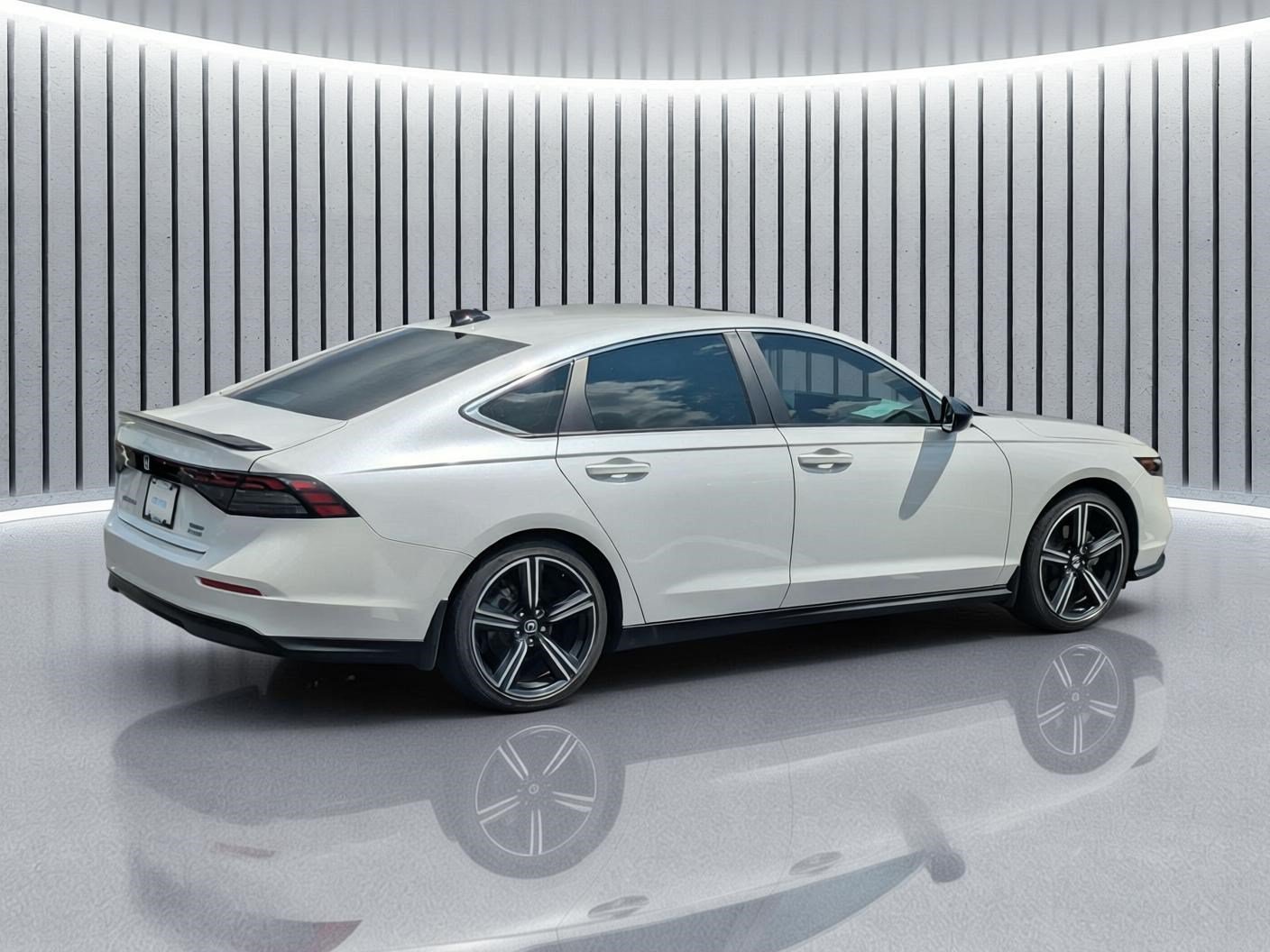Used 2026 Platinum White Pearl Honda Sport image 5