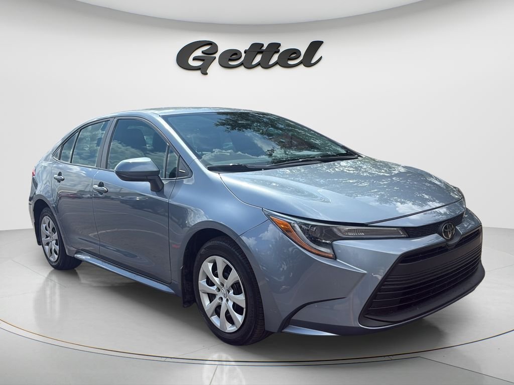 Used 2025  Toyota LE image 3
