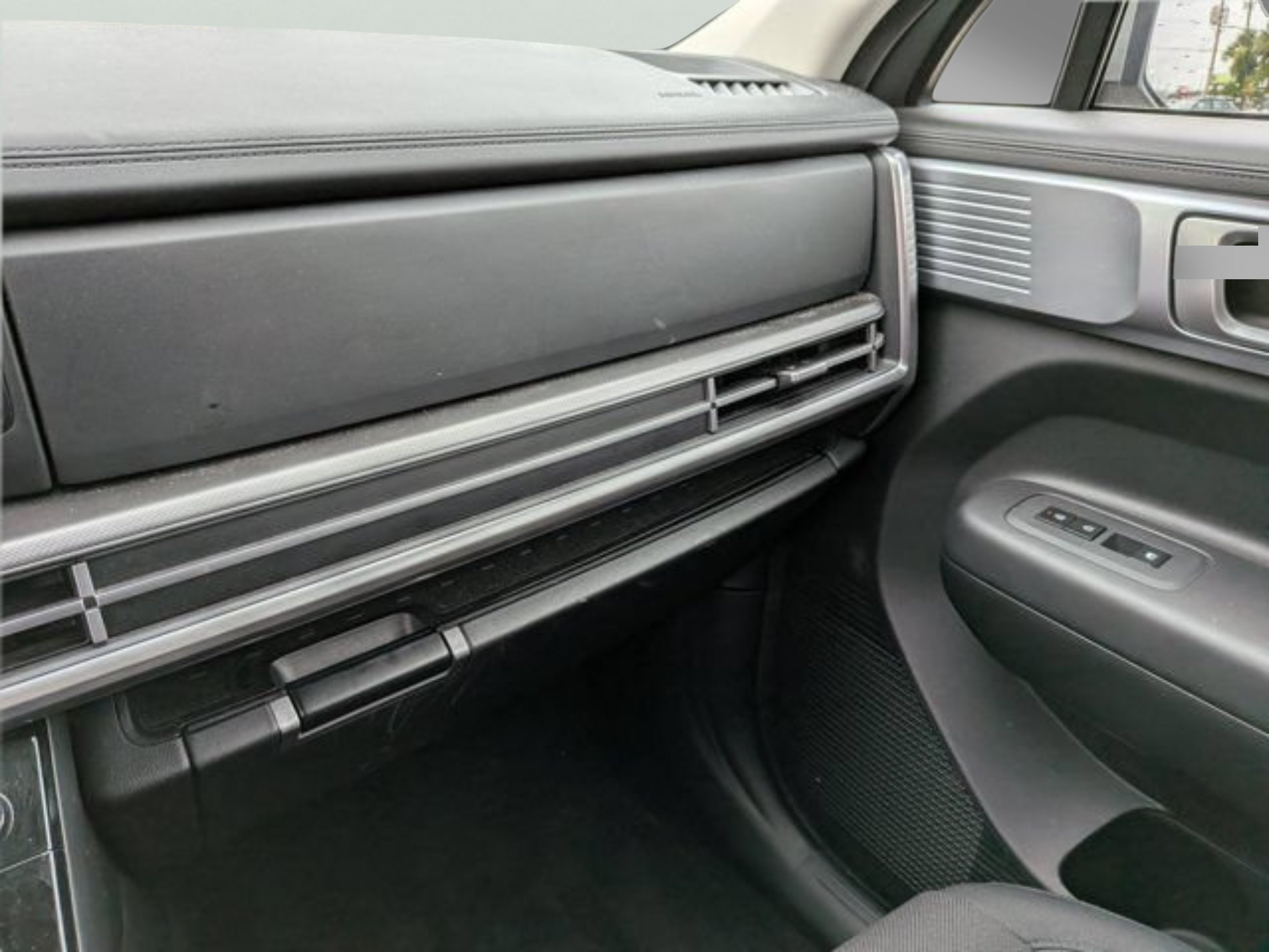 2025 Hyundai Santa Fe SE - Photo 18