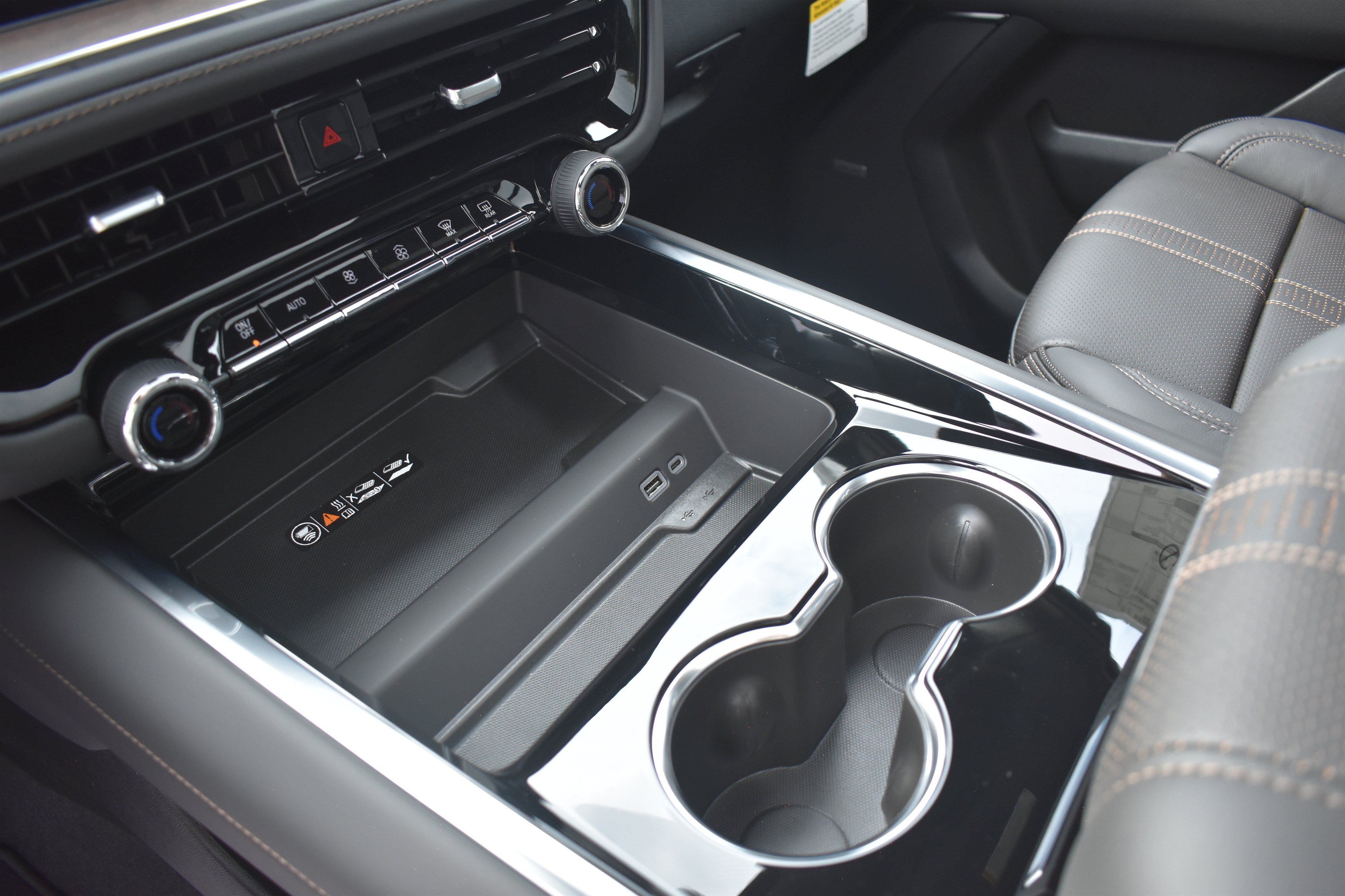 2026 Chevrolet Suburban High Country - Photo 30