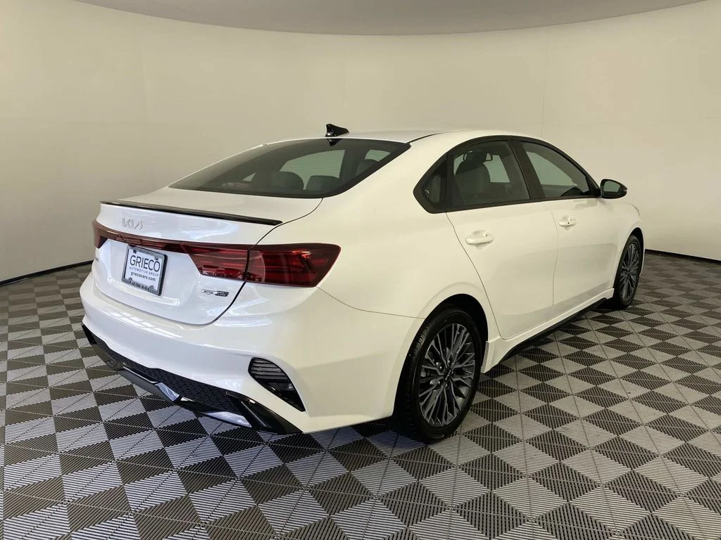 Used 2024 White Kia GT-Line image 9