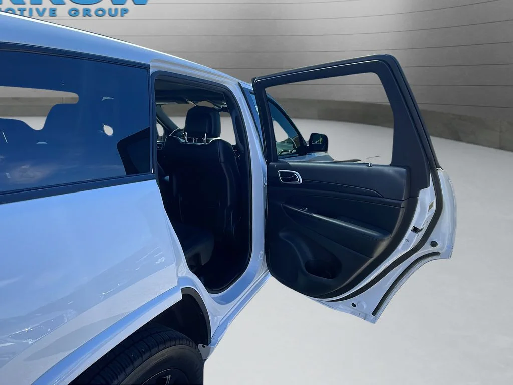 Used 2020 White Jeep Altitude image 41