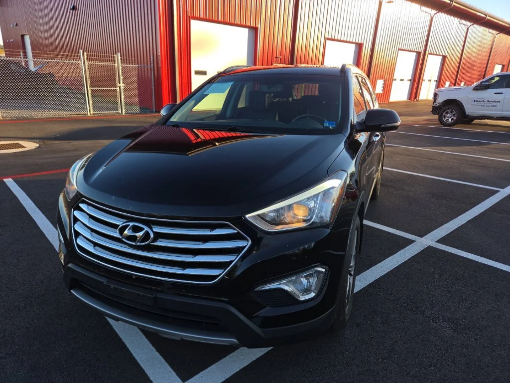 Used 2016 Black Hyundai SE image 3