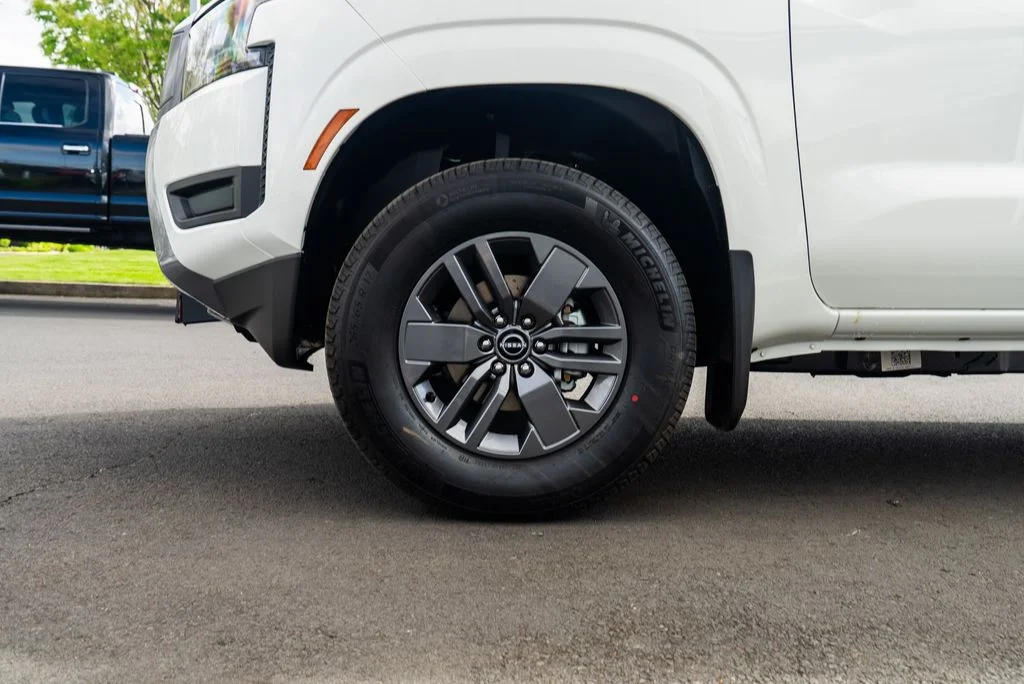 New 2026 Glacier White Nissan Crew Cab SV image 7