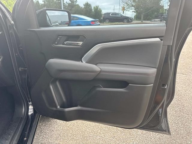Used 2023 Black Chevrolet Z71 image 25