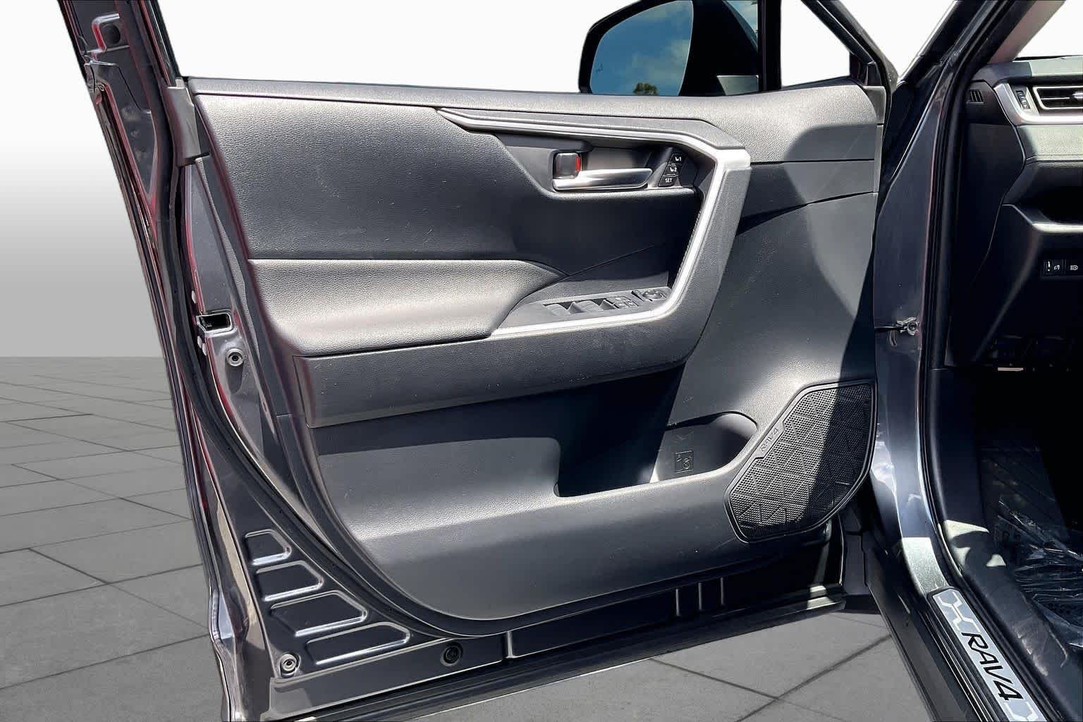 Used 2020 Magnetic Gray Metallic Toyota XLE Premium image 23