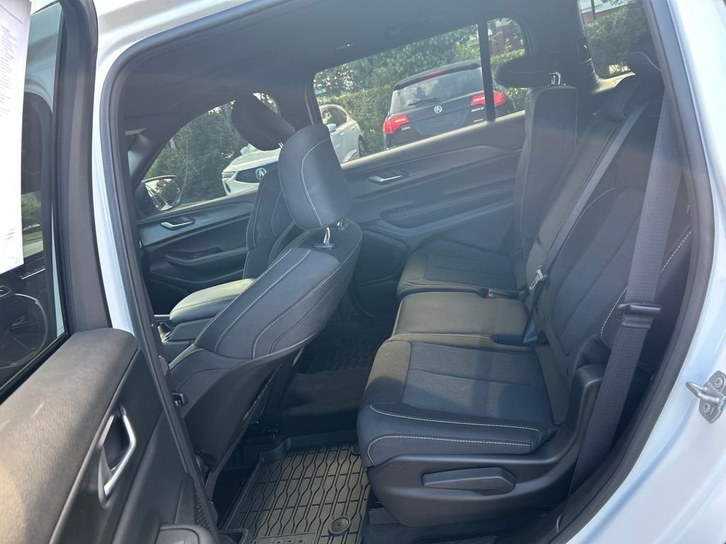 Used 2025 White Jeep Laredo image 22