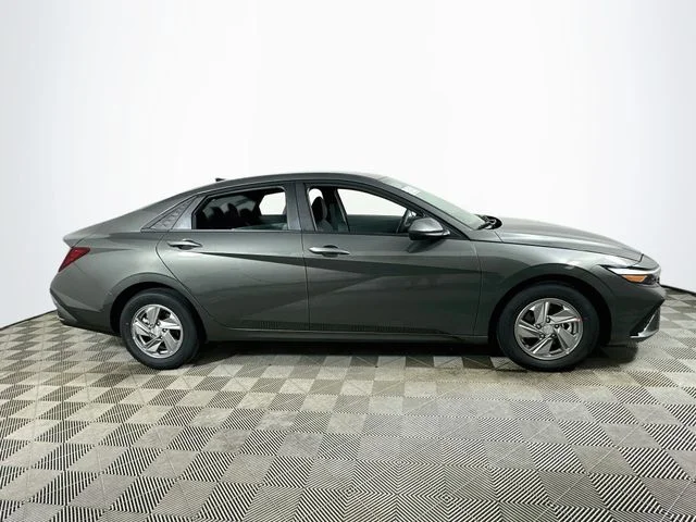 New 2026 Hyundai ELANTRA SE