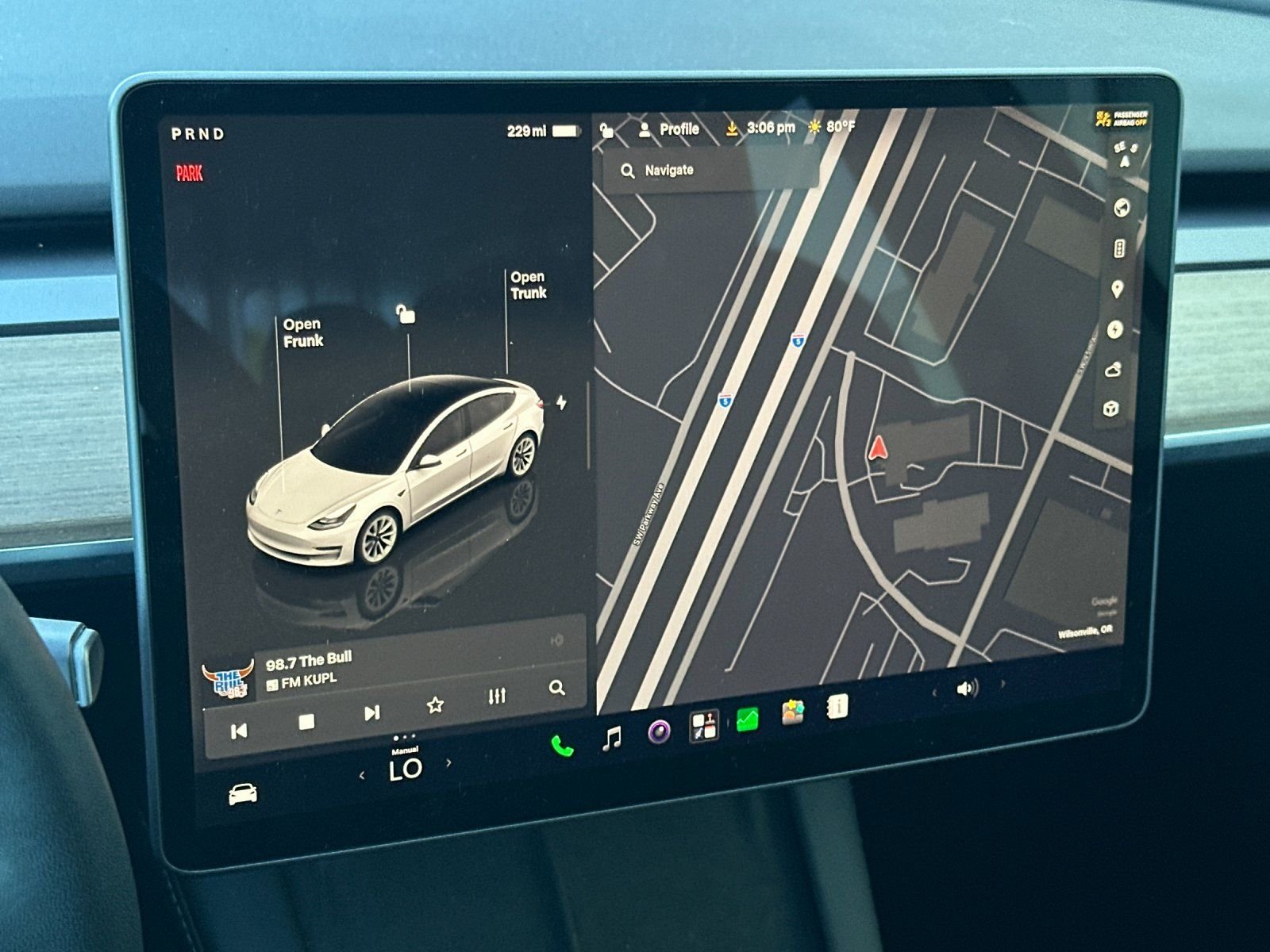 Used 2022 White Tesla Base image 16