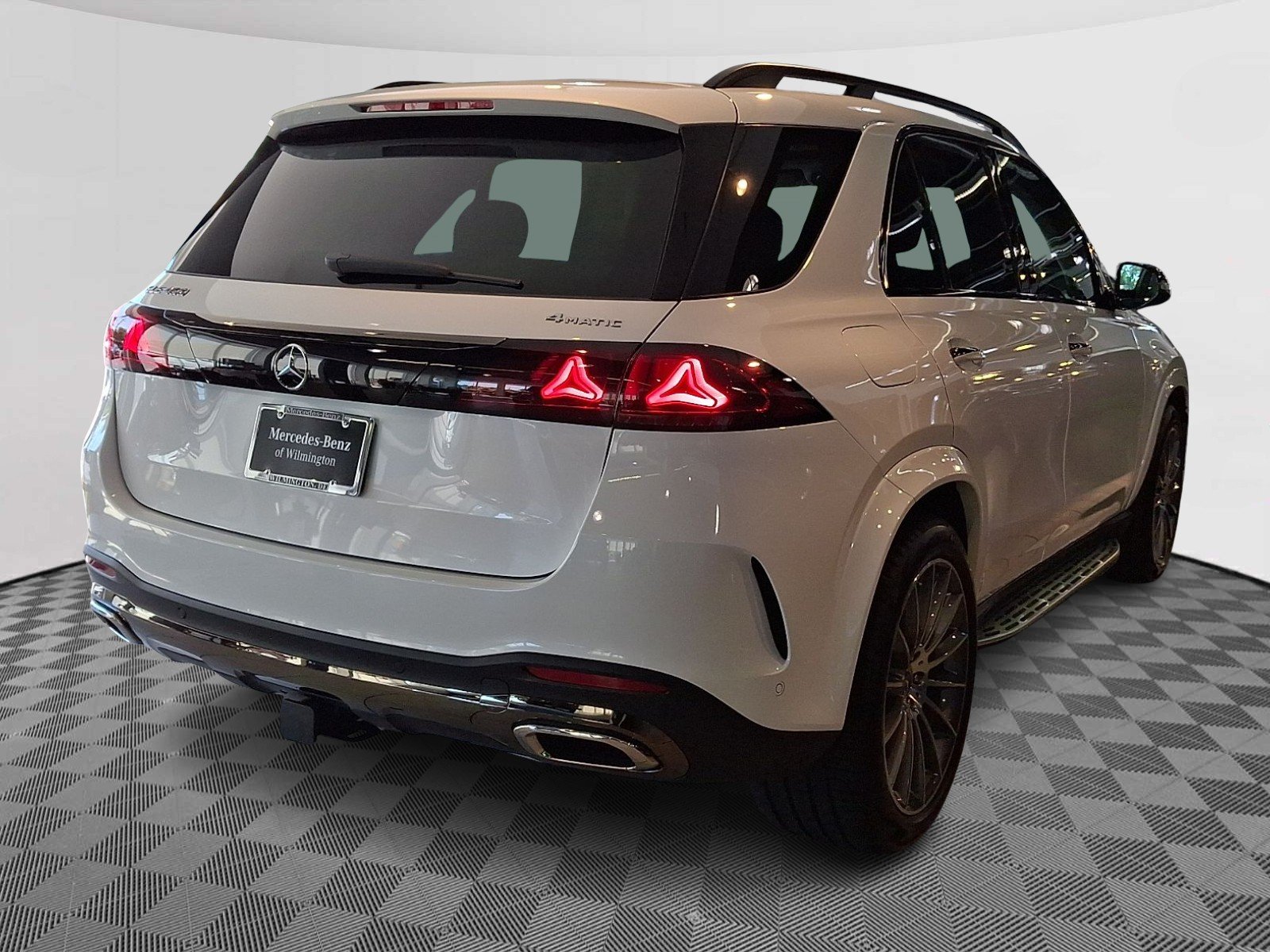 New 2027 MANUFAKTUR Moonlight White Metallic Mercedes-Benz GLE 450 image 4