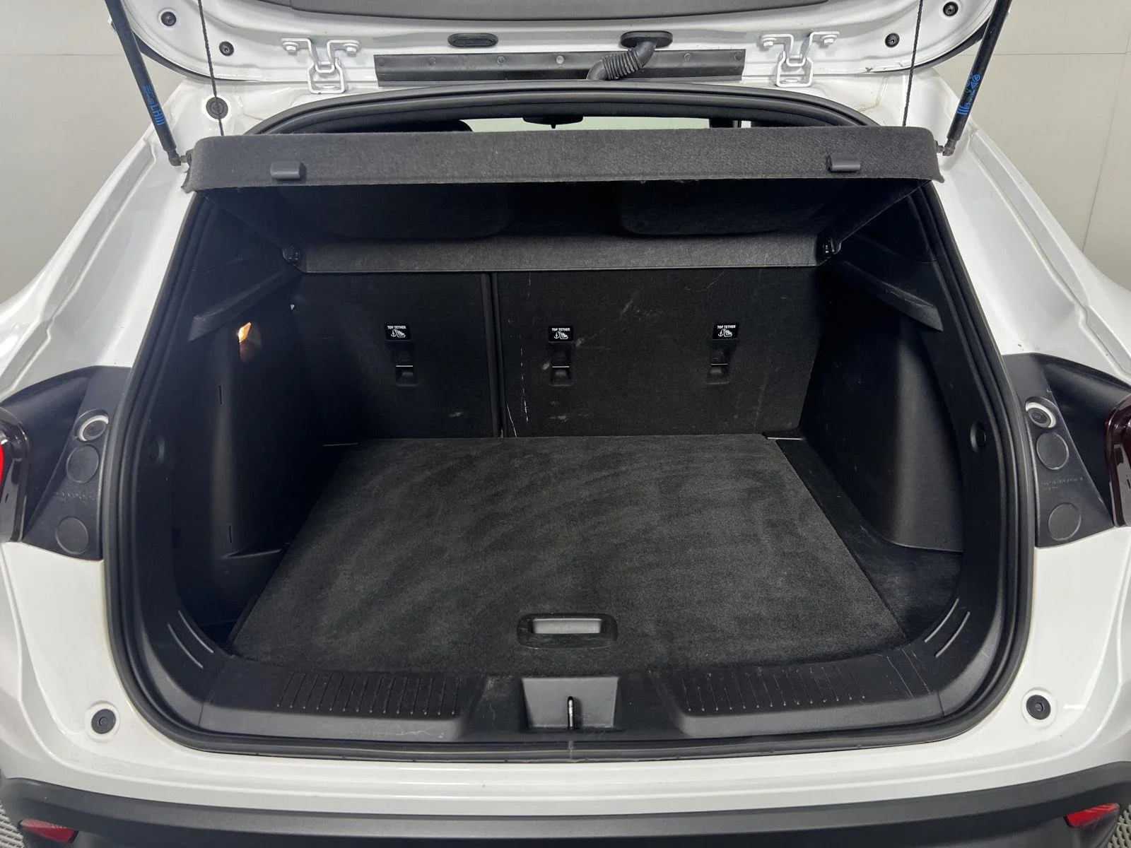 Used 2024 Summit White Chevrolet 2RS image 22
