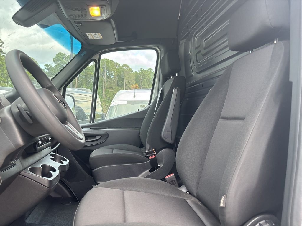 Used 2024 White Mercedes-Benz Cargo 170 WB image 47