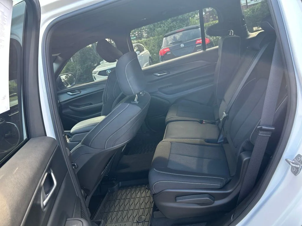 Used 2025 White Jeep Laredo image 22