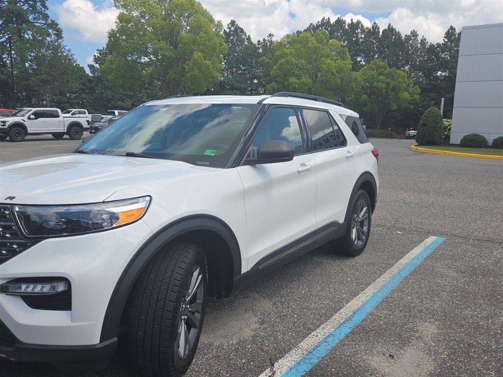 Used 2021 Star White Metallic Tri-Coat Ford XLT image 1