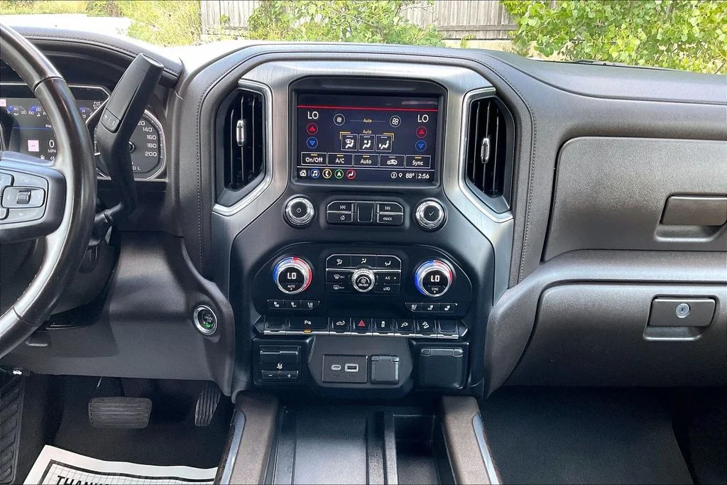 Used 2022 White Frost Tricoat GMC Denali image 6