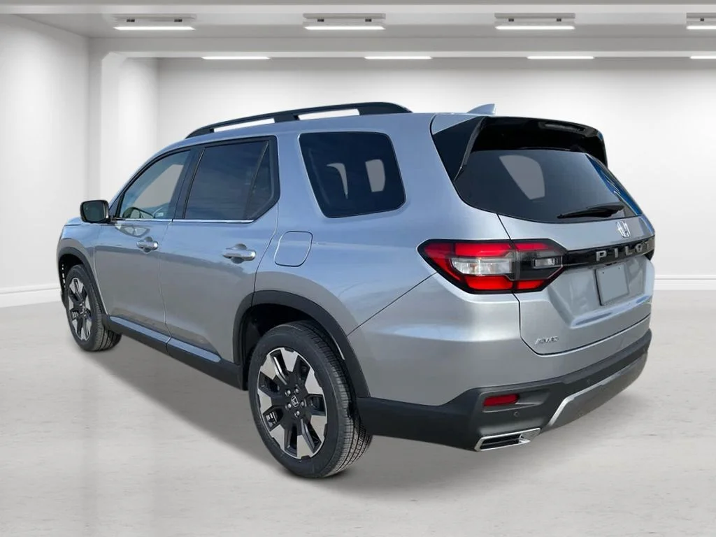New 2026 Solar Silver Metallic Honda Touring image 3
