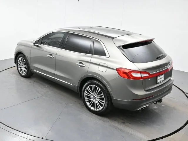 Used 2016 Luxe Metallic Lincoln Reserve image 38
