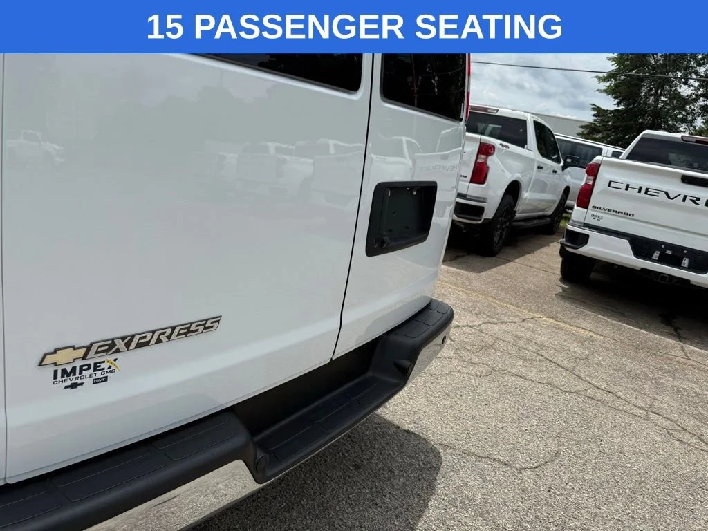 Used 2023 Summit White Chevrolet 1LT image 33