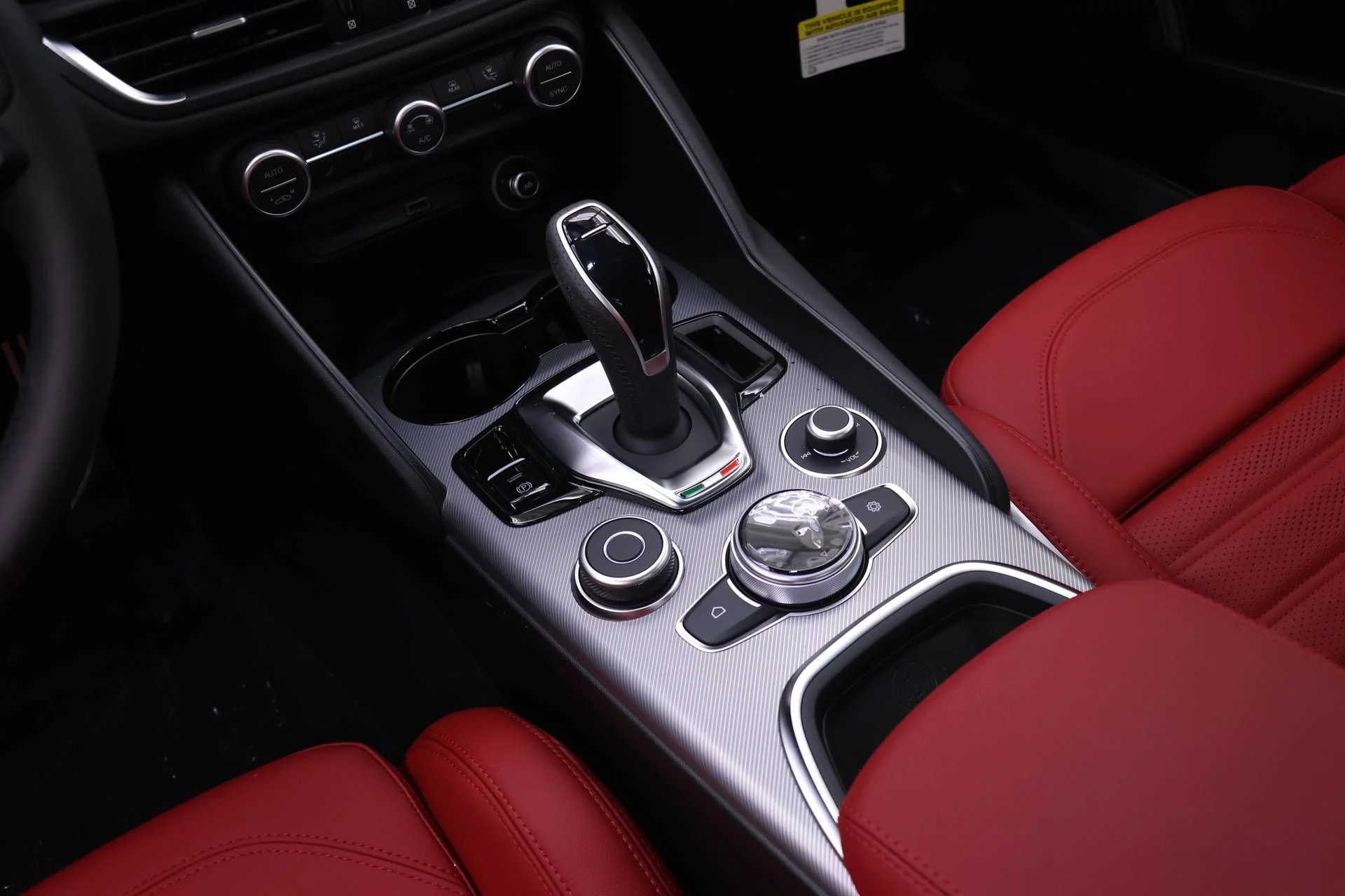 New 2026 Vulcano Black Metallic Exterior Paint Alfa Romeo Base image 14