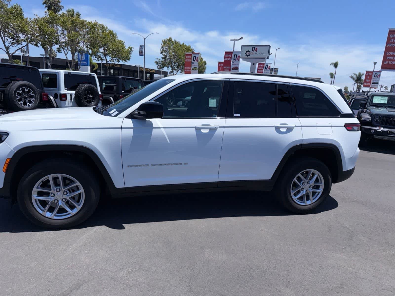 Used 2025 Bright White Clearcoat Jeep Laredo X image 20