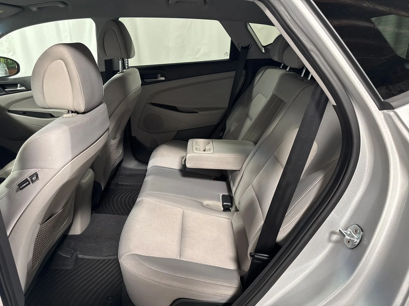 Used 2018 Molten Silver Hyundai SEL image 5
