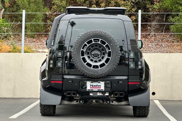 New 2026 Narvik Black Land Rover  image 4