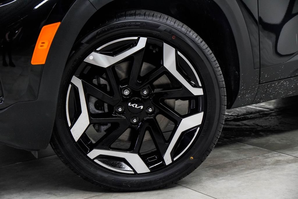 Used 2024 Black Kia SX image 5
