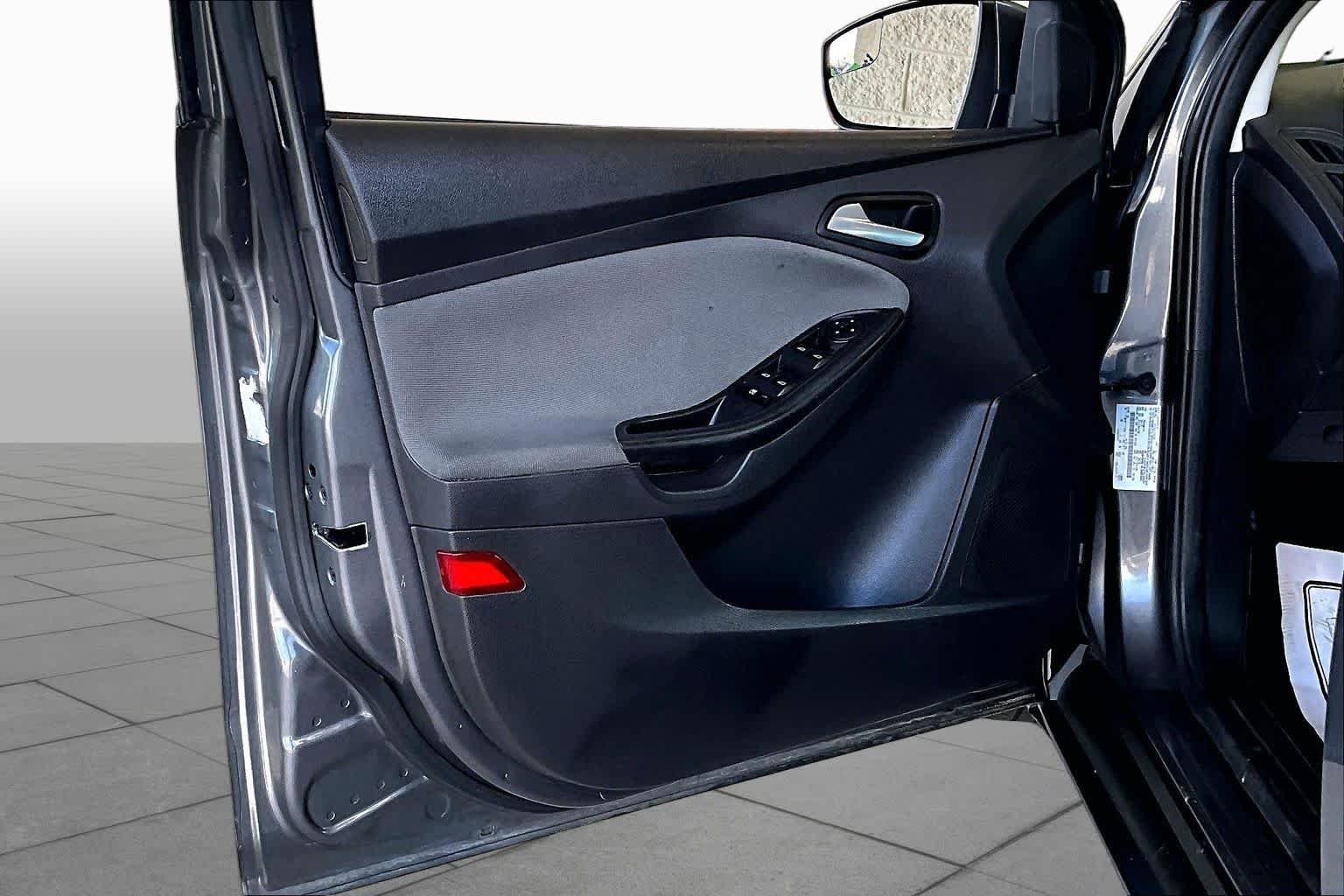 Used 2014 Sterling Gray Metallic Ford SE image 20