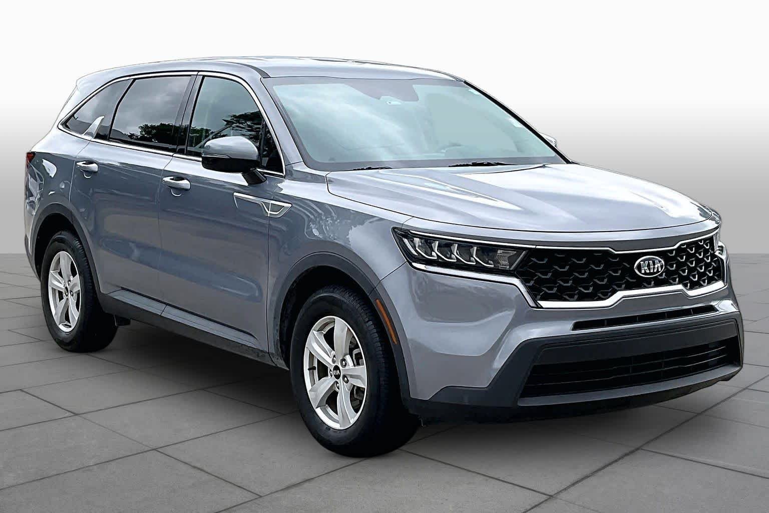 Used 2021 Everlasting Silver Kia LX image 3