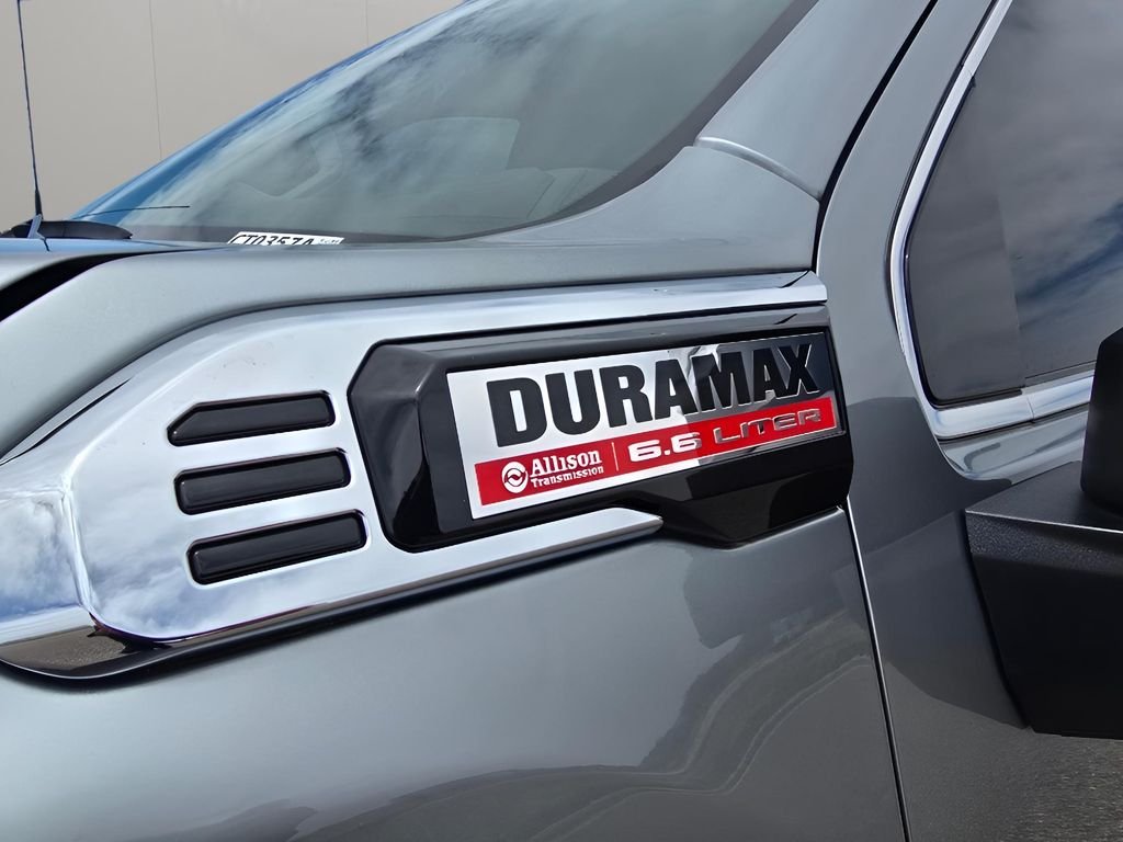Used 2025 Sterling Metallic GMC SLE image 28