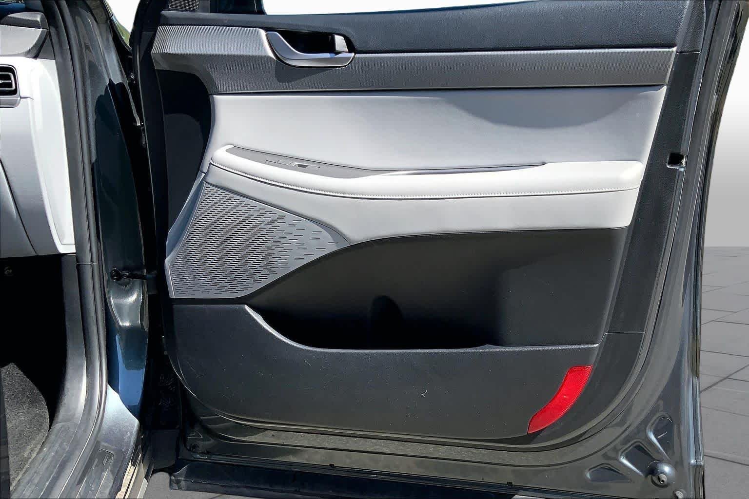 Used 2022 Rainforest Hyundai SEL image 23