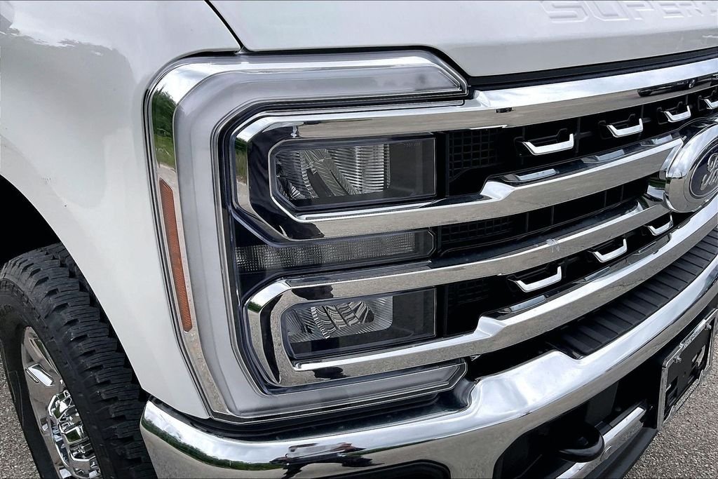 New 2026 Ford Super Duty F-250 Lariat 4D Crew Cab