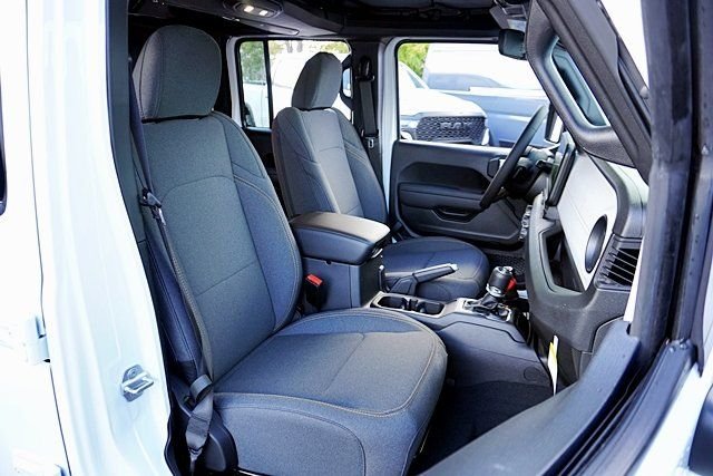 New 2026 Bright White Clear-Coat Exterior Paint Jeep Sport S image 17