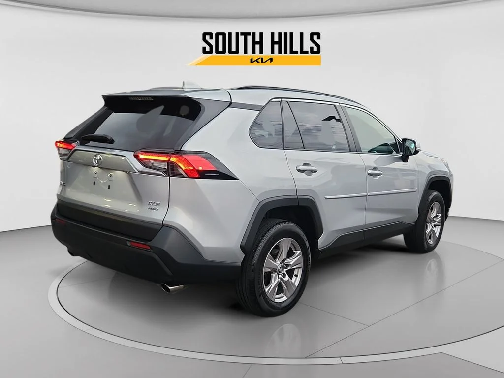 Used 2022 Silver Toyota XLE image 5