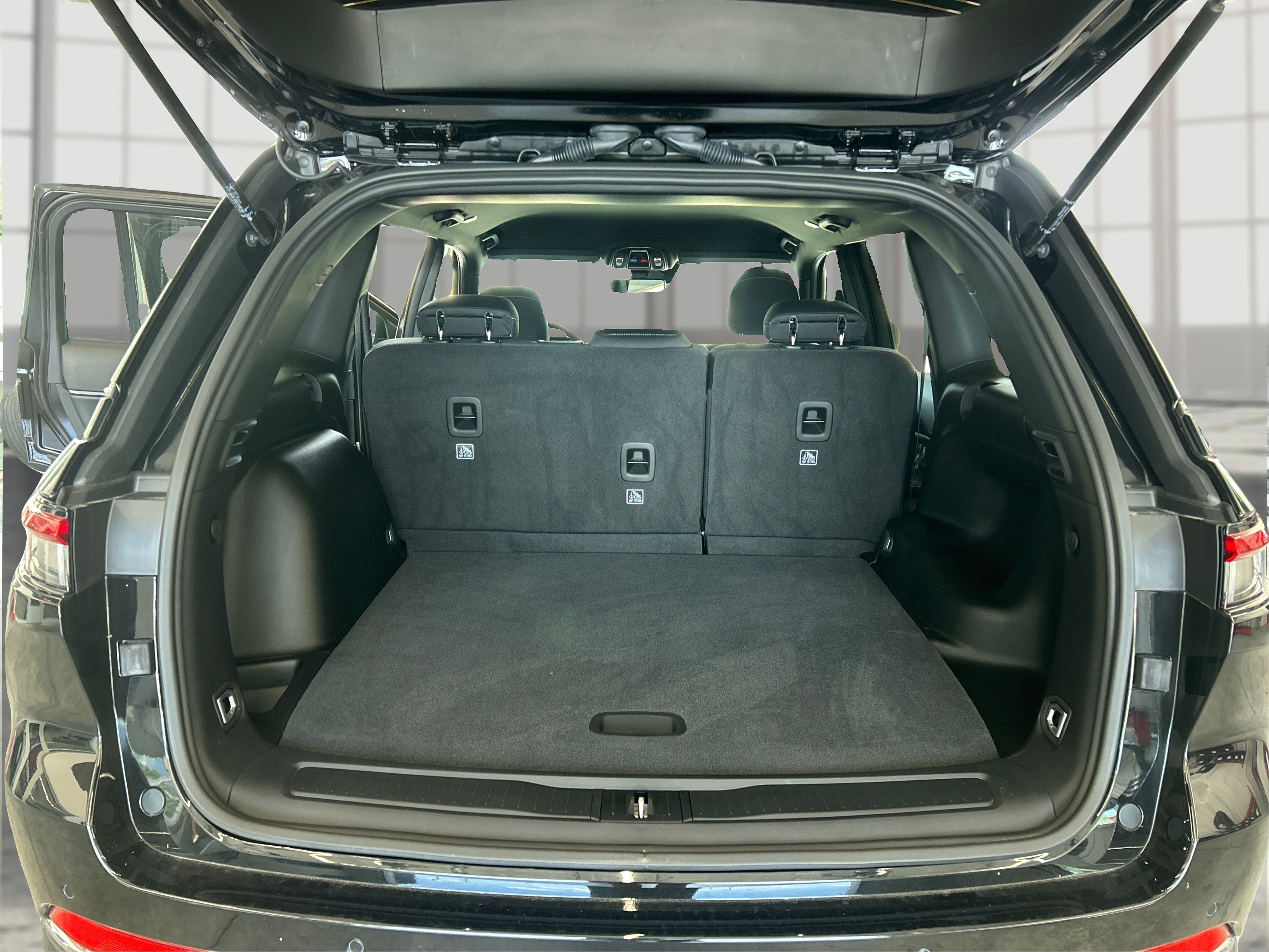 New 2026 Diamond Black Crystal Pearlcoat Jeep Laredo image 11