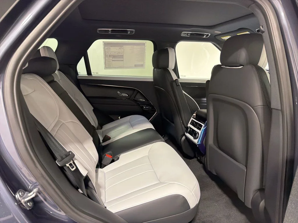 New 2026 Varesine Blue Land Rover Dynamic SE P530 V8 image 27