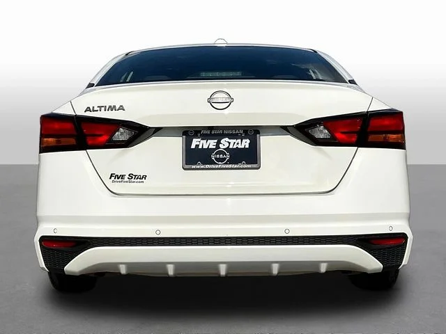 Used 2025 White Nissan 2.5 SV image 6
