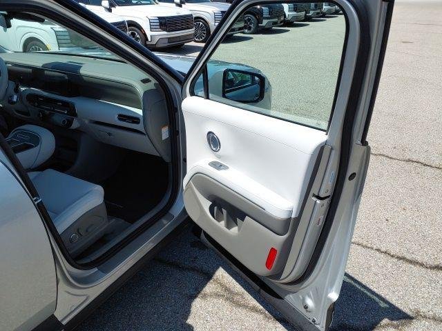 New 2026 Silver Hyundai Blue SEL Premium image 33